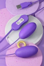 Vibrator dublu tip OU mov cu telecomanda pe fir, doua stimulatoare diferite cu moduri si intensitati de vibrare multiple